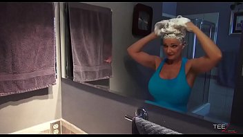 Deauxma’s Shampoo Seduction And Sensual Blowjob
