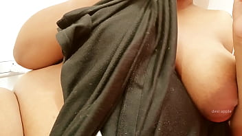 Sizzling Indian Aunty With Voluptuous Curves