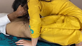 Sensual Indian Aunty Gives Deep Throat Massage
