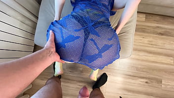 Satisfying The Delivery Girl: A Russian Amateur’s Deep Throat Reward And Intense Orgasm
