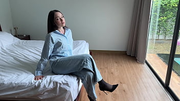 Seductive Denim Darling’s Foot Fetish Fantasy: Intimate Blowjob And Passionate Hardcore