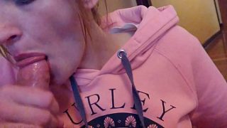 Amateur Blowjob Leads To A Messy Creampie