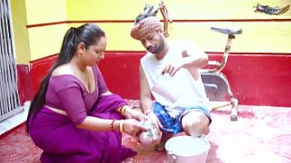 Solo Housewife Arshi Bhabhi’s Intense Hardcore Fuck With The Milkman (hindi Audio)