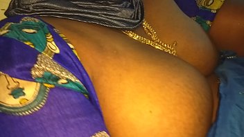 Sensual Indian Aunty In Saree Reveals Big Boobs And Shaved Pussy For Hardcore Fingering