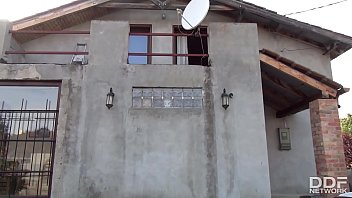 Naughty Housewife Pleases The Handyman With A Secret Blowjob