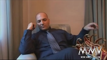 Sultry Seductress Drops To Her Knees For A Mind-blowing Deepthroat Session