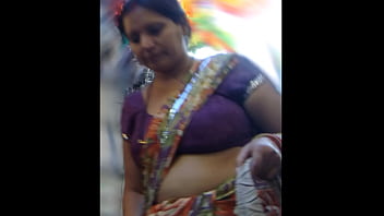 Sensual Indian Aunty’s Alluring Curves